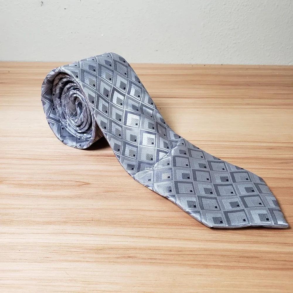 Michael Kors Men's 100%‎ Silk Neck Tie Gray Geometric Diamond Print Office